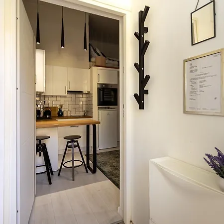 Cozy Corner In The Center *